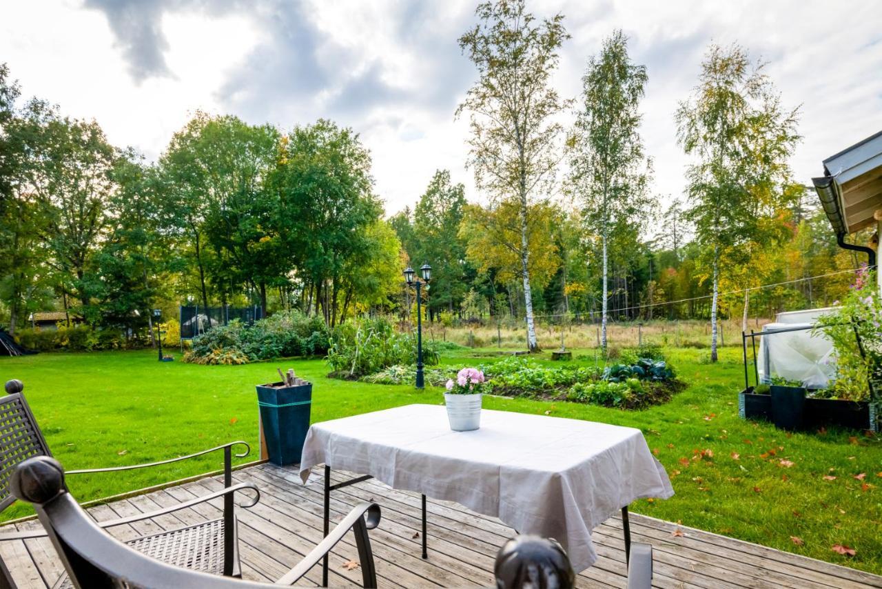Theo & Lilis Countryside Apartment Еребру Екстер'єр фото