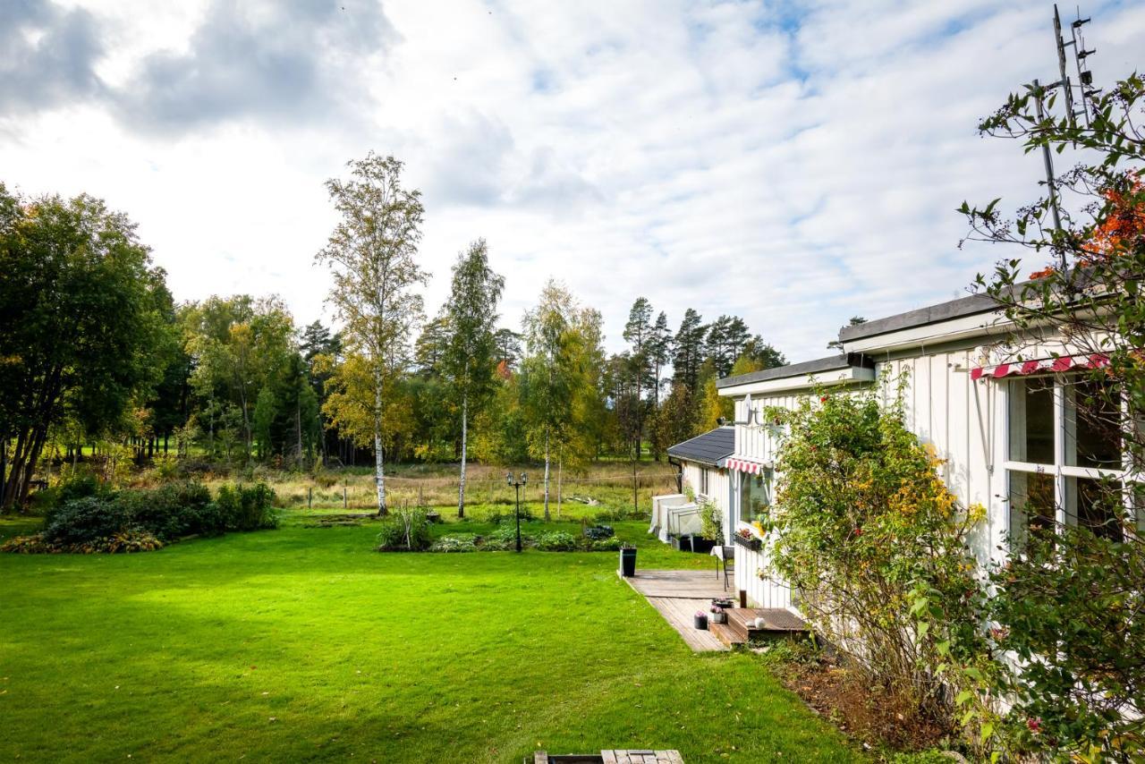 Theo & Lilis Countryside Apartment Еребру Екстер'єр фото