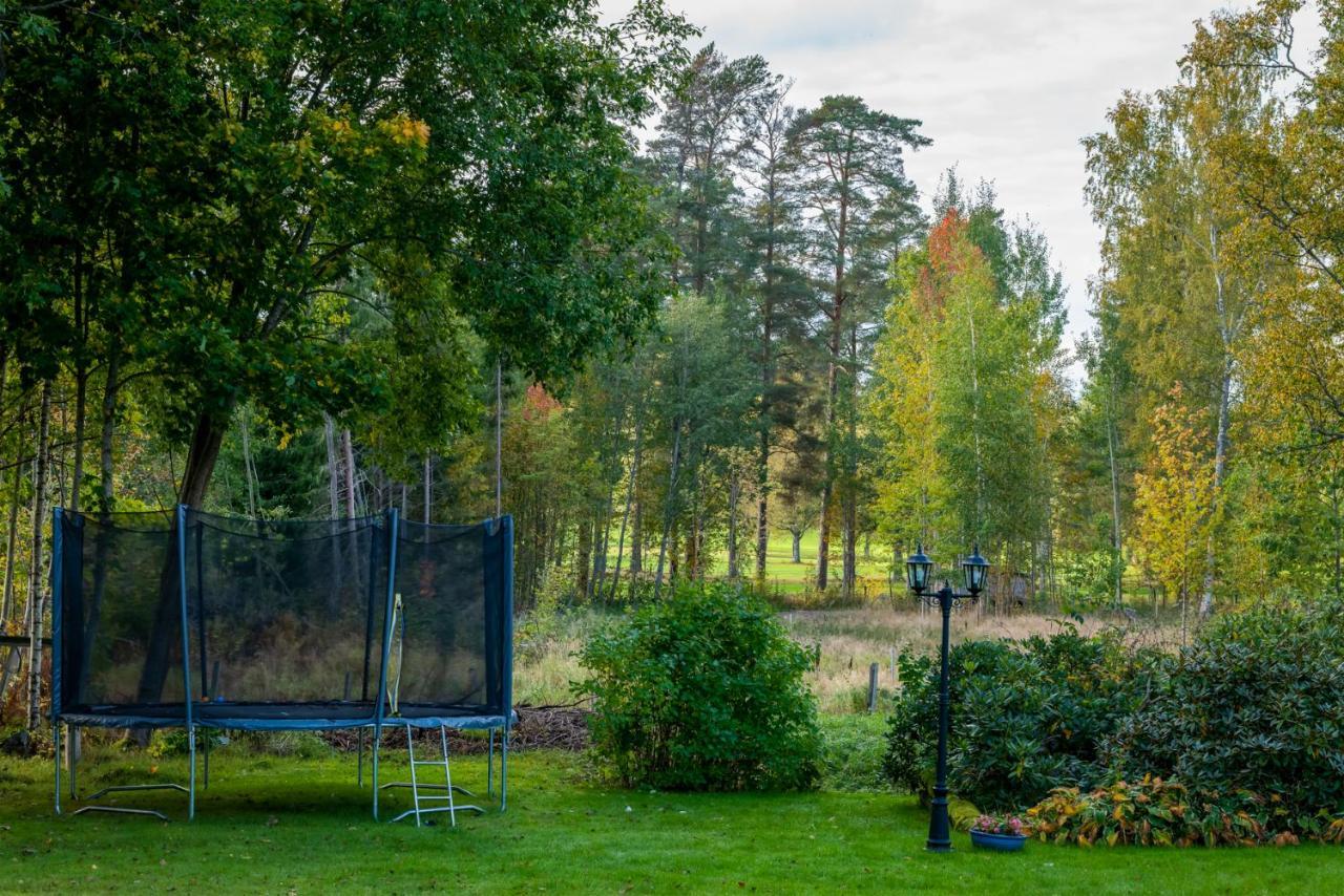 Theo & Lilis Countryside Apartment Еребру Екстер'єр фото